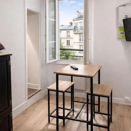 Parisien Grands Boulevards Couple Ou Solo Parigi