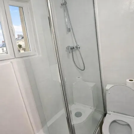 Parisien Grands Boulevards Couple Ou Solo *