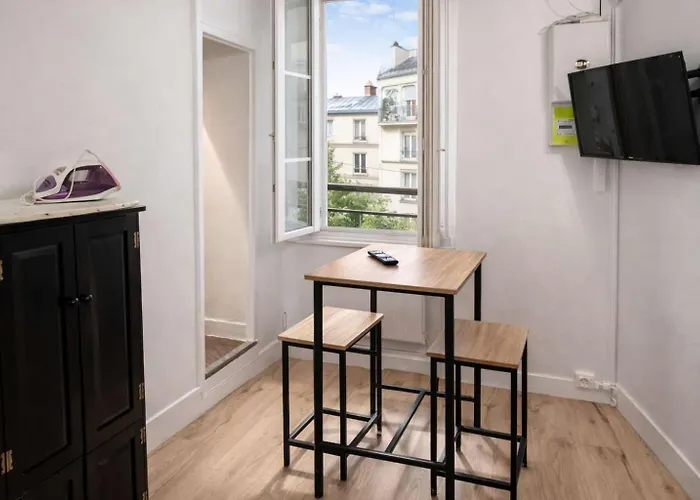 Parisien Grands Boulevards Couple Ou Solo Parigi